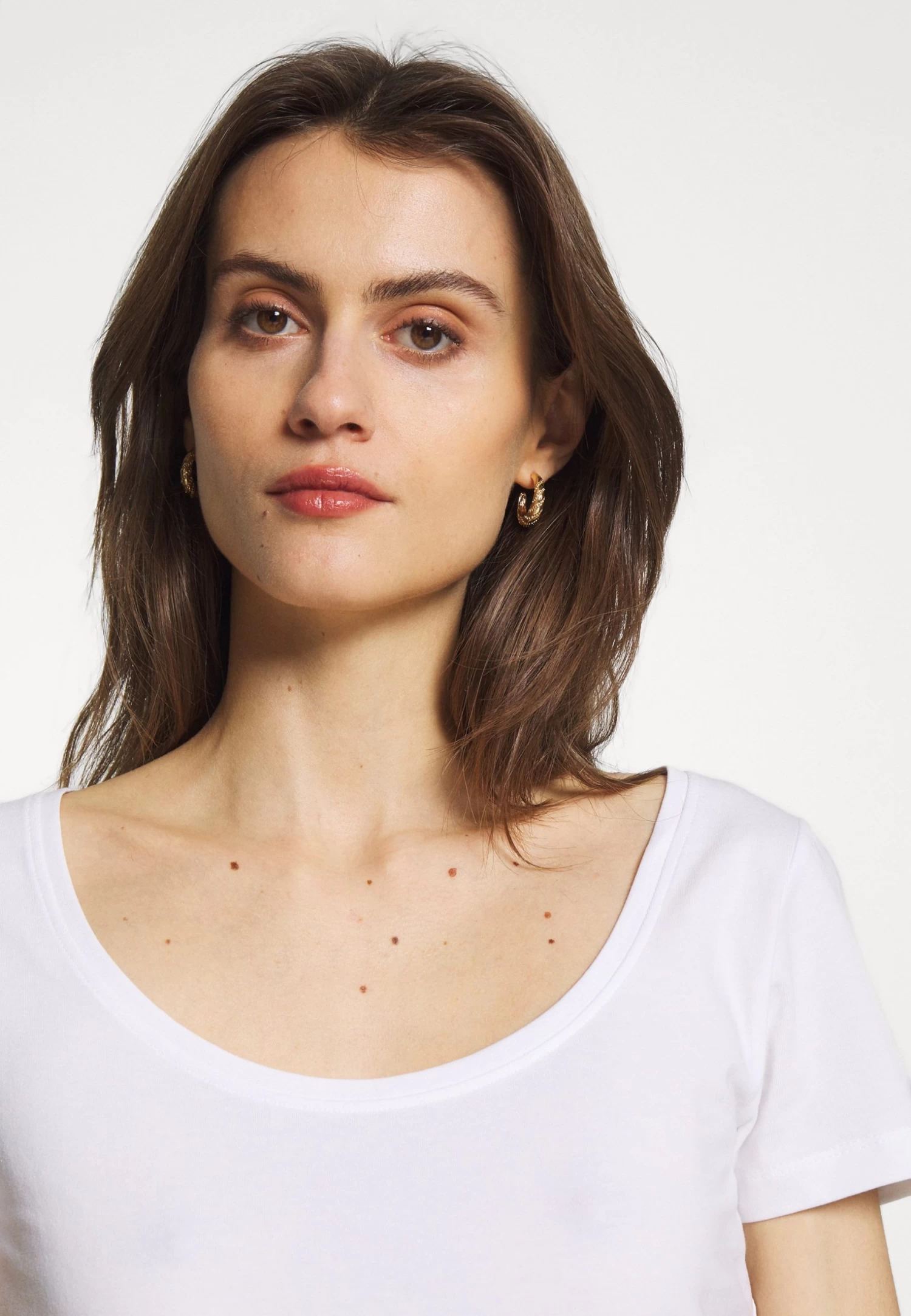 Anna Field 3 Pack - T-Shirt Basique - White/Camel/Black 7 Anna Field 3 Pack - T-Shirt Basique - White/Camel/Black – Image 7