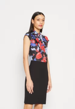 Anna Field Robe En Jersey - Black/Red/Blue -Anna Field 1029cf6471724d7cab43fed1ed74d7a3 scaled