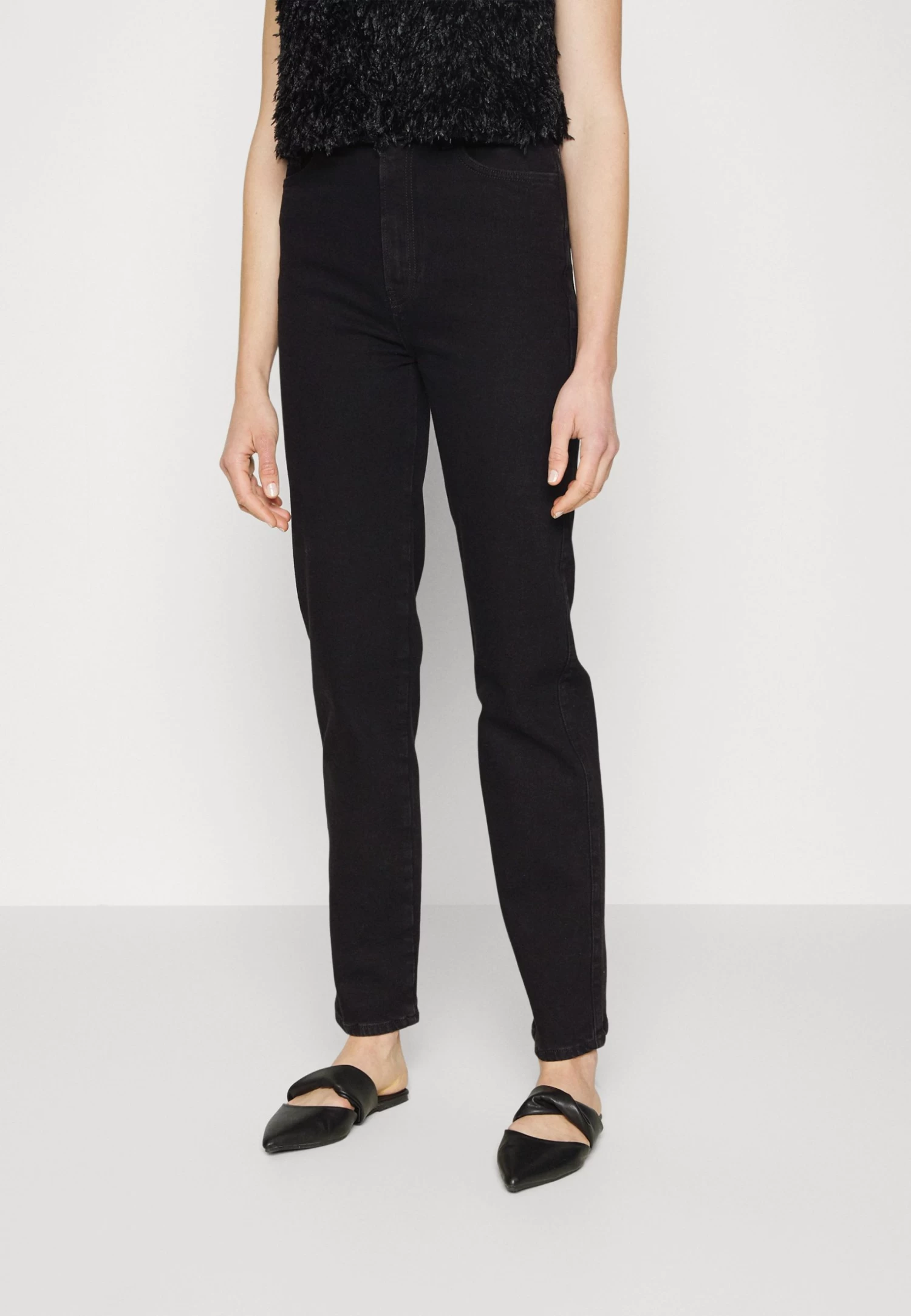 Jean Droit - Black Denim 1 Jean Droit - Black Denim