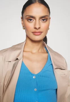 Anna Field Gilet - Blue 11 Anna Field Gilet - Blue -Anna Field 276af39aa5b04571a28b081a71127808 scaled