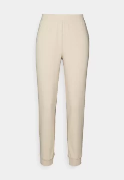 Anna Field Pyjama - Off-White -Anna Field 2b89f7f644bb4850aacfff18c0525028 scaled