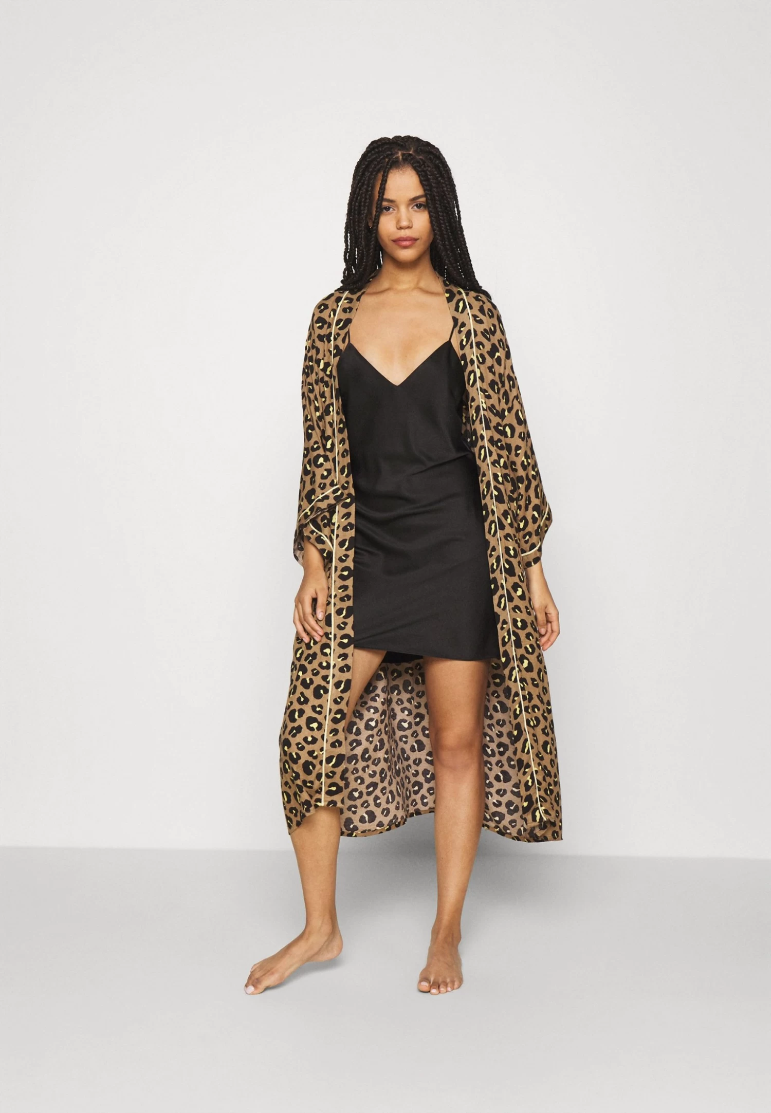 Anna Field Simple Satin Nightie - Chemise De Nuit / Nuisette - Black 2 Anna Field Simple Satin Nightie - Chemise De Nuit / Nuisette - Black – Image 2