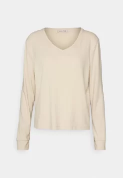 Anna Field Pyjama - Off-White -Anna Field 3bfad7e790504d4ea0e9bf79efd63834 scaled