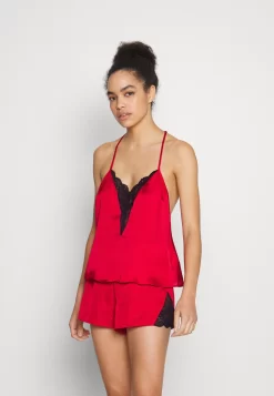 Anna Field 4 Piece Gift Set - Pyjama - Black/Red -Anna Field 3d6beaafe628430fa32b672c167c5d99 scaled