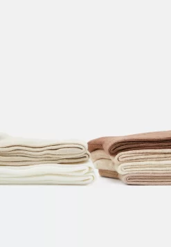 Anna Field -Anna Field 509f85be820b43be88d547c3ba37c925 scaled