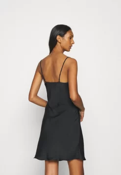 Anna Field Hammered Satin Nightie - Chemise De Nuit / Nuisette - Black -Anna Field 582eef8b55cc48b49fe9b0e88e2892d9 scaled