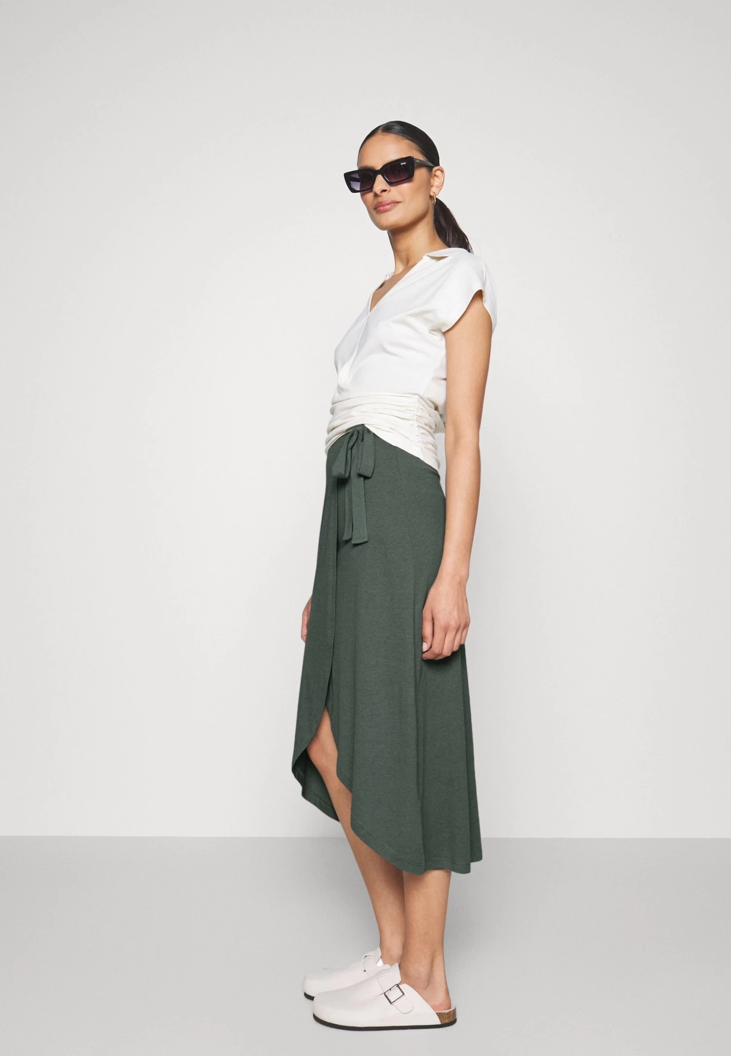 Anna Field Basic Wrap Over Midi Skirt - Jupe Trapèze - Light Green 4 Anna Field Basic Wrap Over Midi Skirt - Jupe Trapèze - Light Green – Image 4