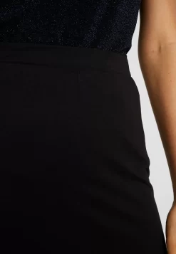 Jupe Longue - Black 9 Jupe Longue - Black -Anna Field 70bb67f8a2794896b78cd1db144af570 scaled