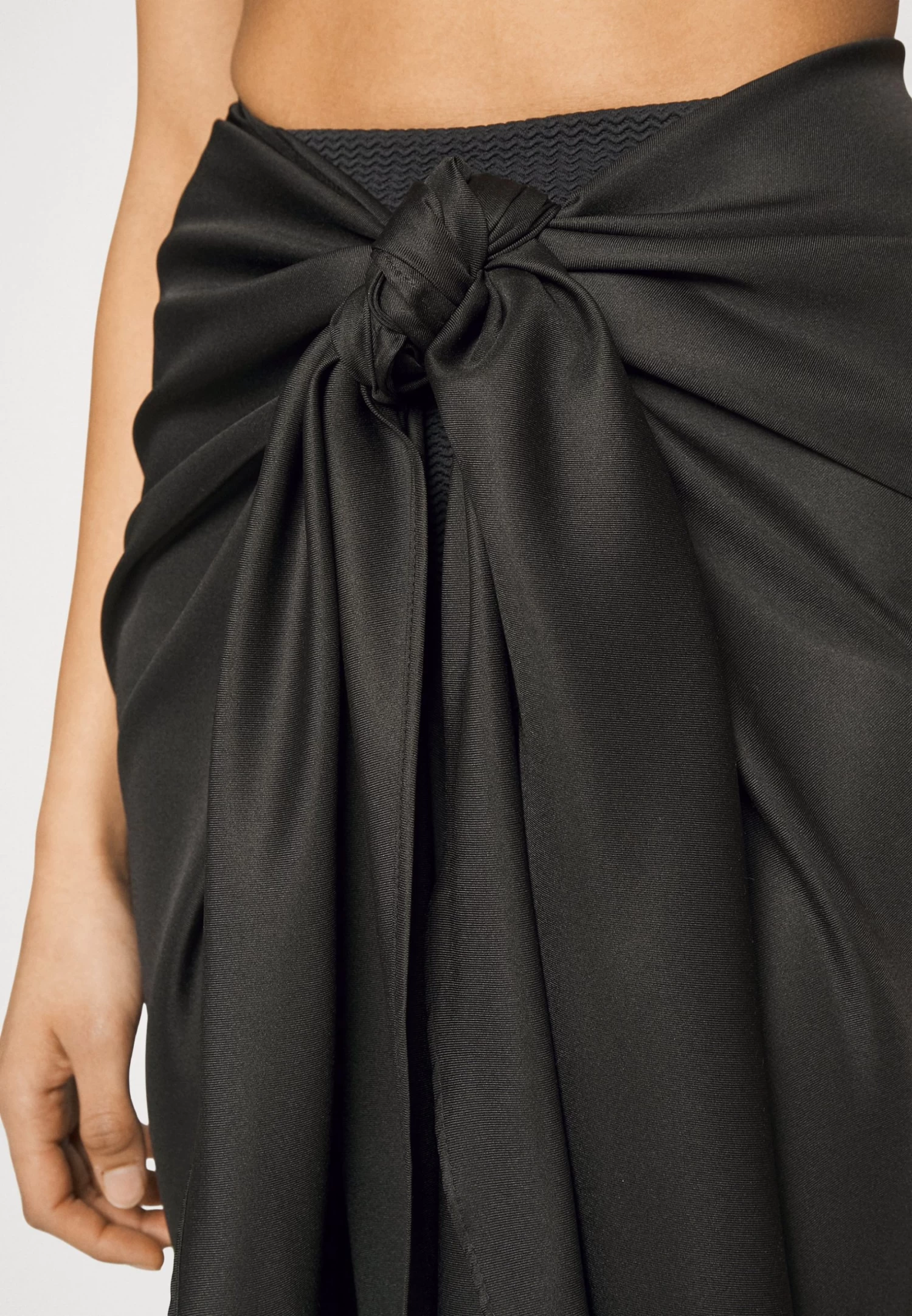 Anna Field Geo Print Sarong / 917 - Multi-Coloured - Jupe Portefeuille - 802 - Black 5 Anna Field Geo Print Sarong / 917 - Multi-Coloured - Jupe Portefeuille - 802 - Black – Image 5