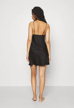 Anna Field Simple Satin Nightie - Chemise De Nuit / Nuisette - Black 7 Anna Field Simple Satin Nightie - Chemise De Nuit / Nuisette - Black -Anna Field 7d85babe3d6740eaa999df755abd1162 scaled