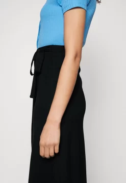 Anna Field Basic Wrap Over Midi Skirt - Jupe Trapèze - Black -Anna Field 803d7cd6783d444c9f967014797606fc scaled