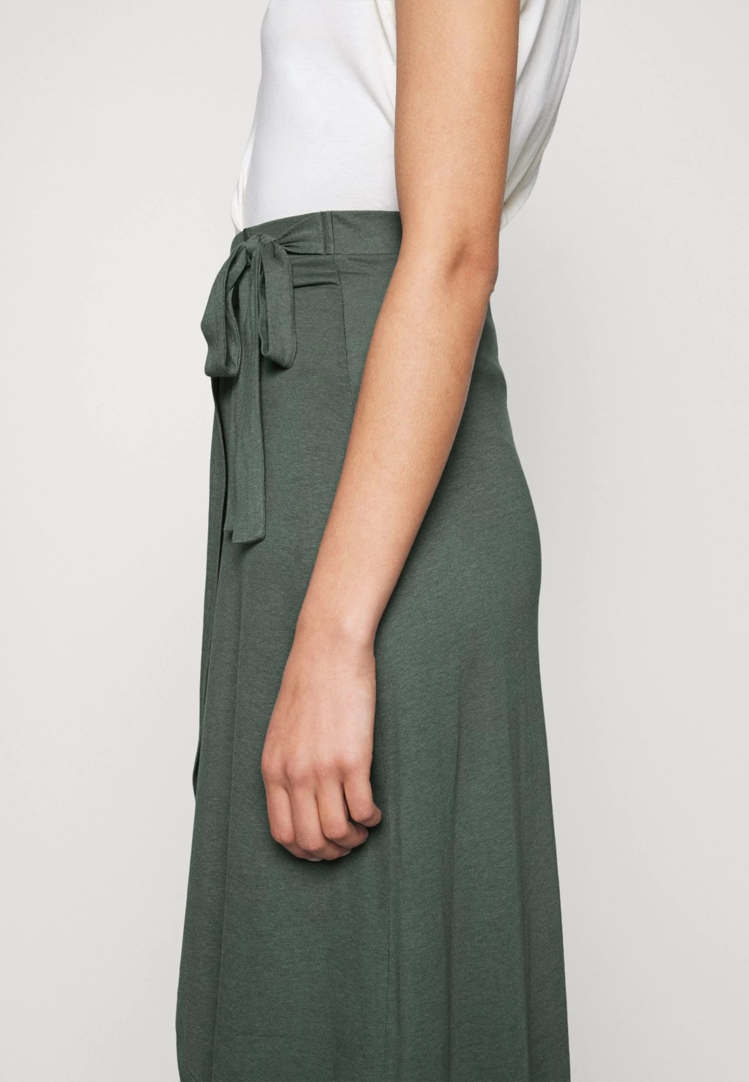 Anna Field Basic Wrap Over Midi Skirt - Jupe Trapèze - Light Green 5 Anna Field Basic Wrap Over Midi Skirt - Jupe Trapèze - Light Green – Image 5