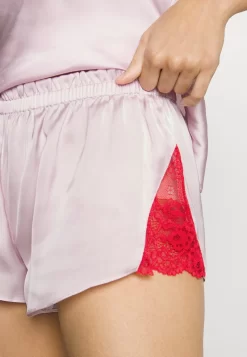 Anna Field 4 Piece Gift Set - Pyjama - Red/Pink -Anna Field 9ef5c965f2d04edb89748dee04c479e8 scaled