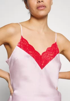 Anna Field 4 Piece Gift Set - Pyjama - Red/Pink -Anna Field a33c31bbcfa24c63bd555e33335bf09d scaled