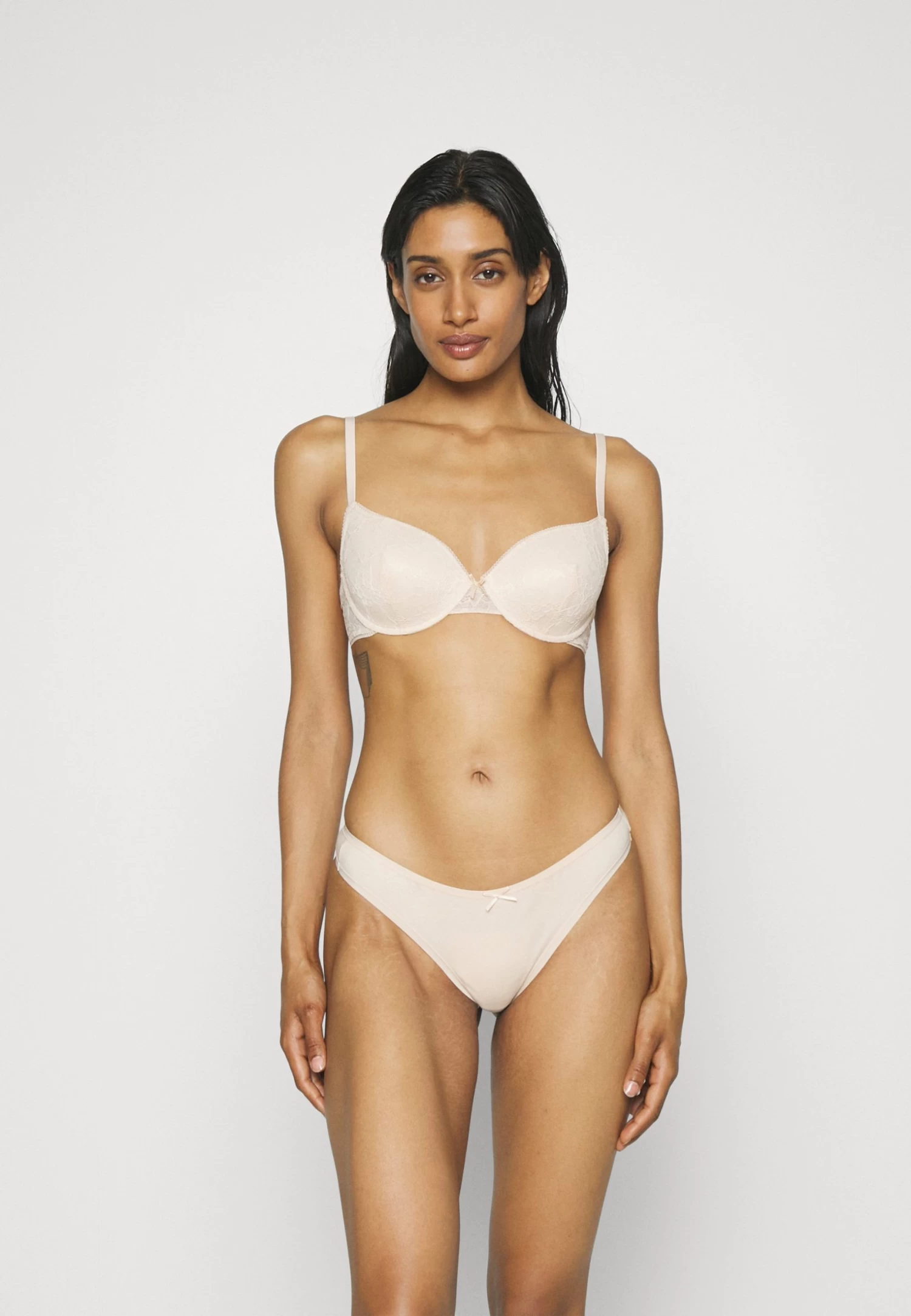 Anna Field 7 Pack - String - White/Black/Beige 1 Anna Field 7 Pack - String - White/Black/Beige