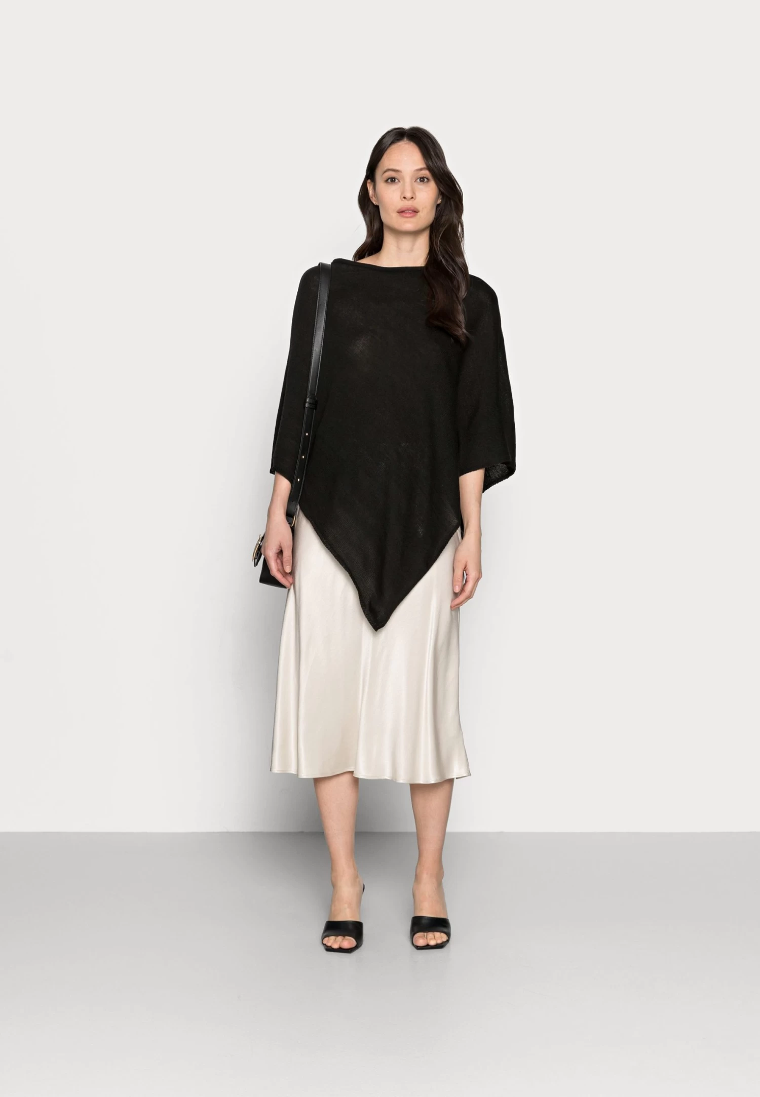 Anna Field Cape - Black 2 Anna Field Cape - Black – Image 2