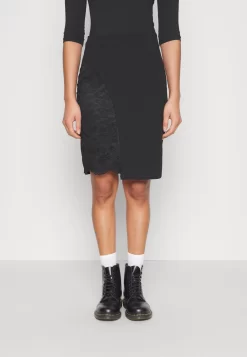 Panel Asymmetric Skirt - Minijupe - Black