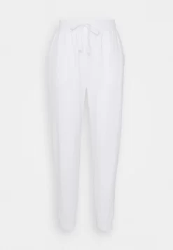 Anna Field Pyjama - Off White -Anna Field d7aa32d567f44e49b85356dc75f04bde scaled