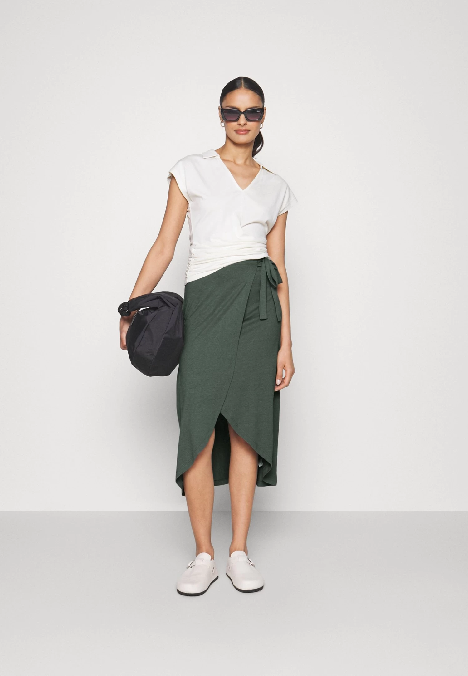 Anna Field Basic Wrap Over Midi Skirt - Jupe Trapèze - Light Green 2 Anna Field Basic Wrap Over Midi Skirt - Jupe Trapèze - Light Green – Image 2