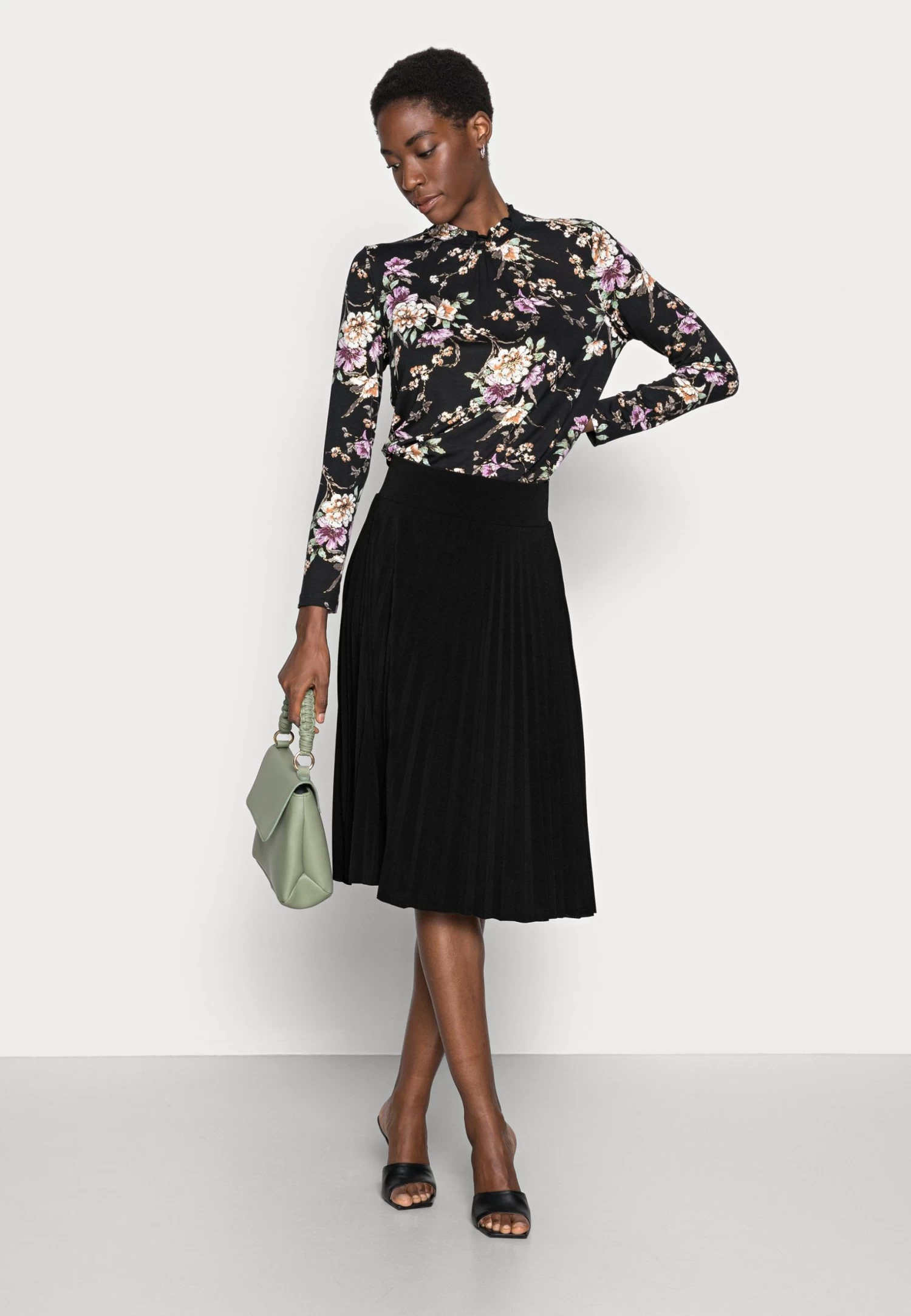 Anna Field Plisse A-Line Mini Skirt - Jupe Trapèze - Black 2 Anna Field Plisse A-Line Mini Skirt - Jupe Trapèze - Black – Image 2